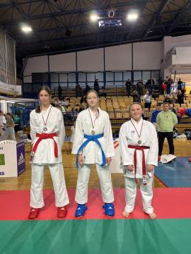 Brina Salkić borbe ml. kadetinje nad 52kg 1.mesto, in Tea Gojić borbe ml.kadetinje nad 52kg 2.mesto
